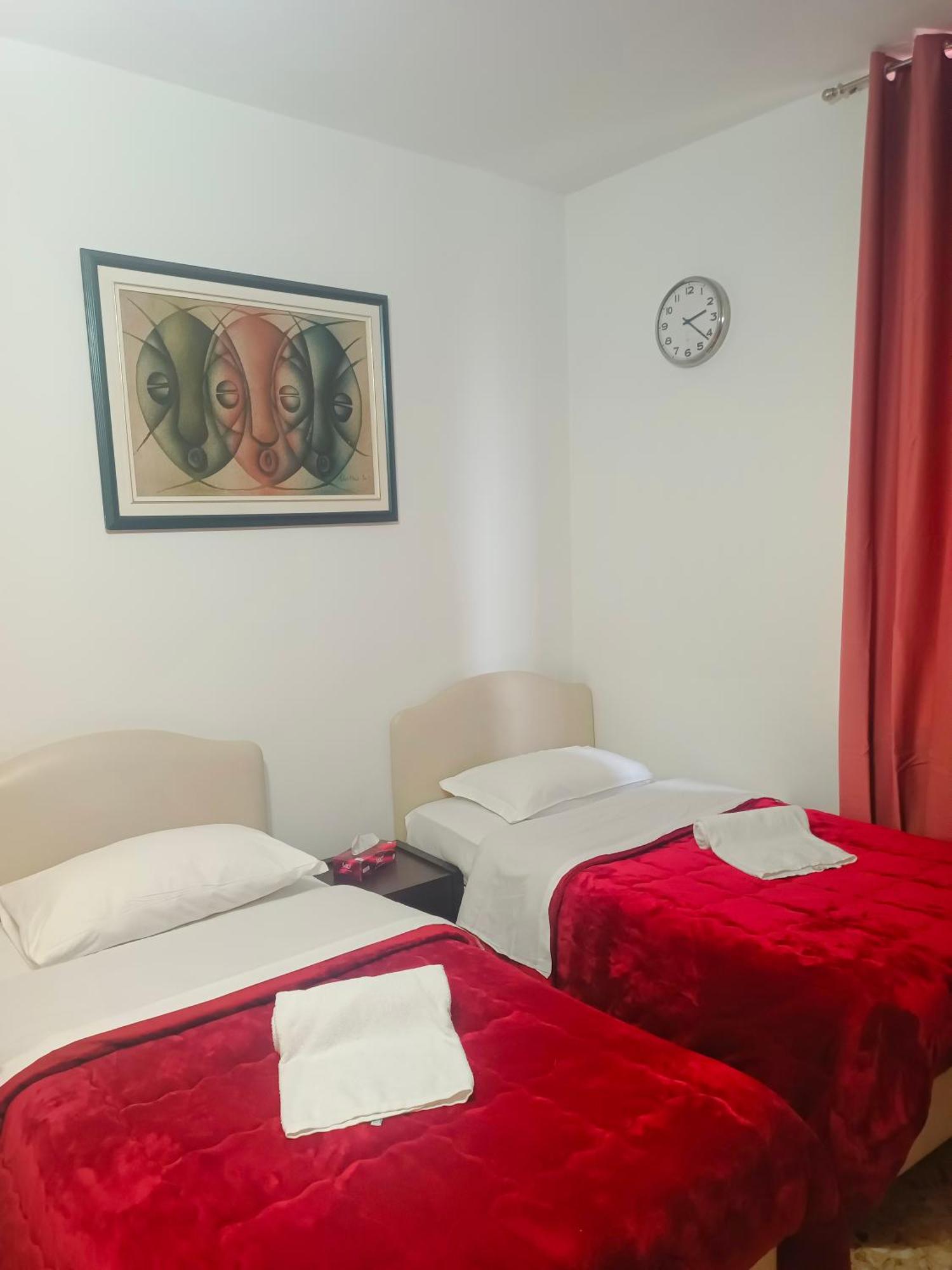 Host Albergue Roma
